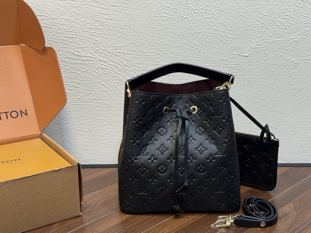 Louis Vuitton Neooe MM Black Monogram Bucket Bag