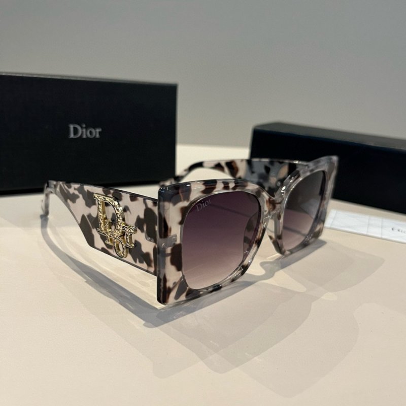 Dior Oversized Square Sunglasses - Tortoiseshell Brown view