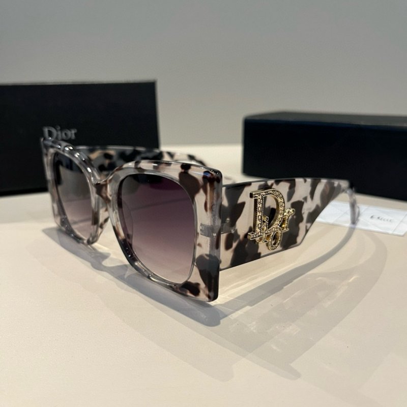 Dior Oversized Square Sunglasses - Tortoiseshell Brown view