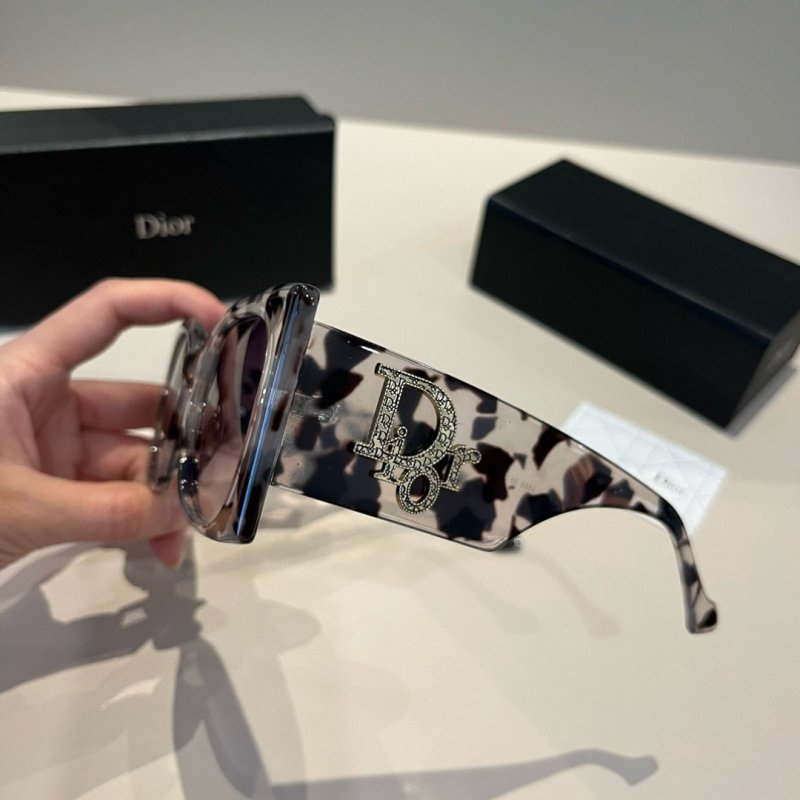Dior Oversized Square Sunglasses - Tortoiseshell Brown view