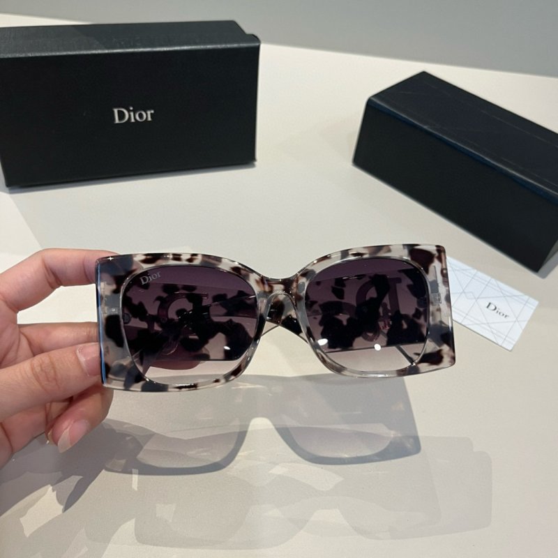 Dior Oversized Square Sunglasses - Tortoiseshell Brown view