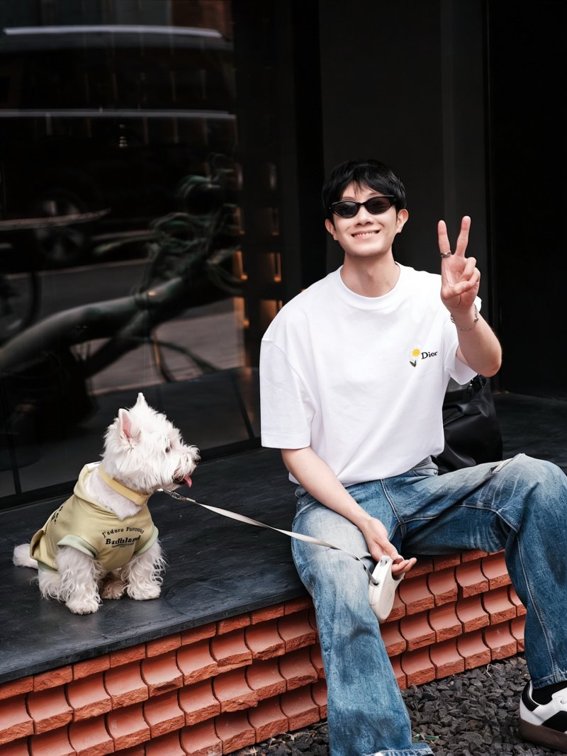 Dior Bee Logo White Short Sleeve T-Shirt view