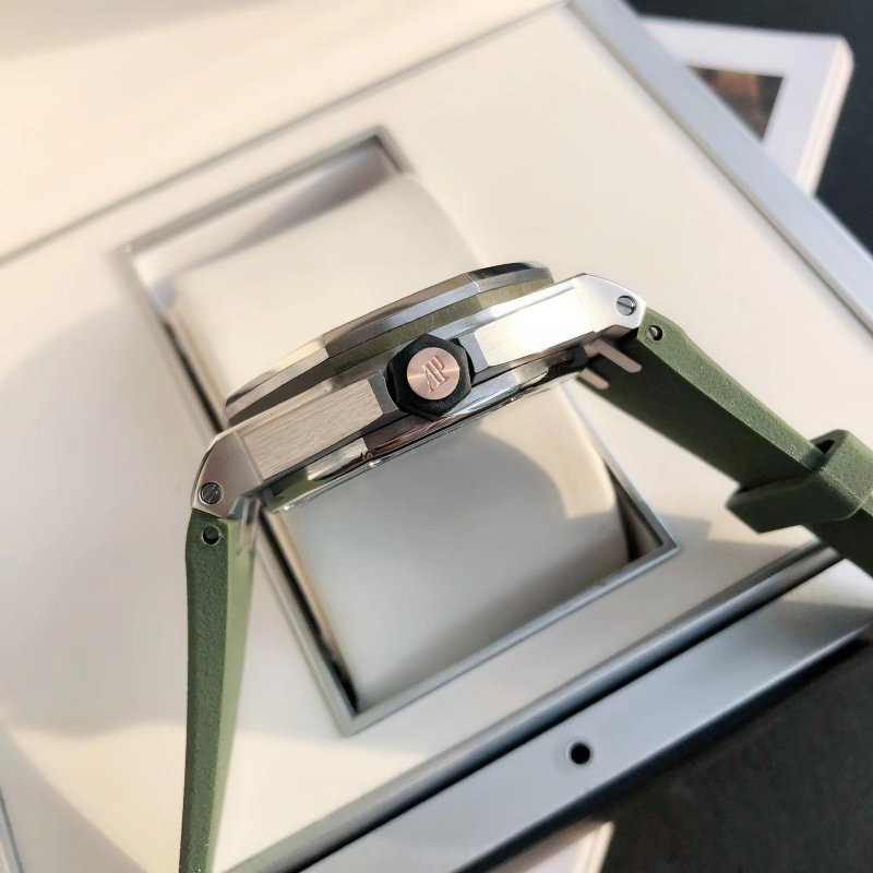 AP Royal Oak Offshore Diver Green Dial Automatic Watch 42mm view