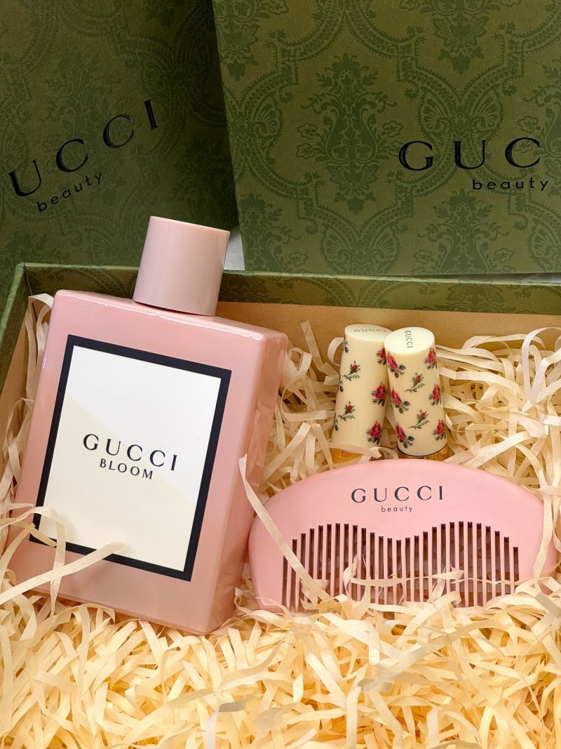 Gucci Blooms Floral Gift Set - Fragrance, Comb & Lipstick view
