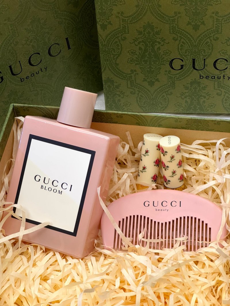 Gucci Blooms Floral Gift Set - Fragrance, Comb & Lipstick view