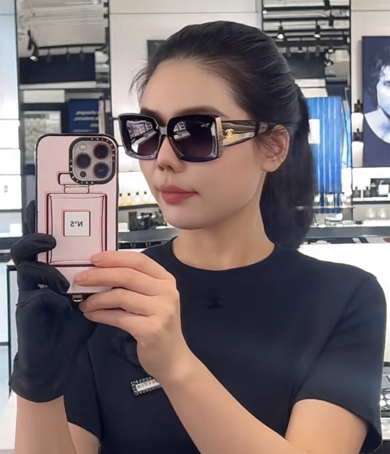 Black Gradient Square Sunglasses with Gold Accent Arms