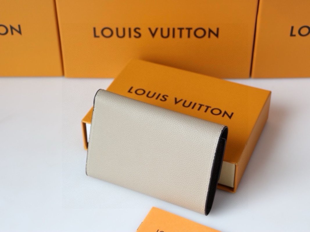 Louis Vuitton Capucines Compact Wallet - Cream view