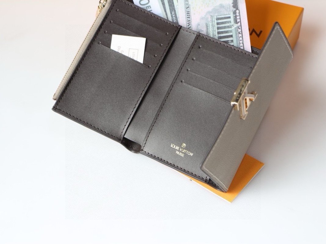 Louis Vuitton Capucines Compact Wallet - Cream view