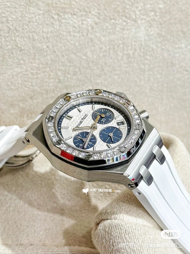 Audemars Piguet Royal Oak Chronograph Diamond Bezel White view