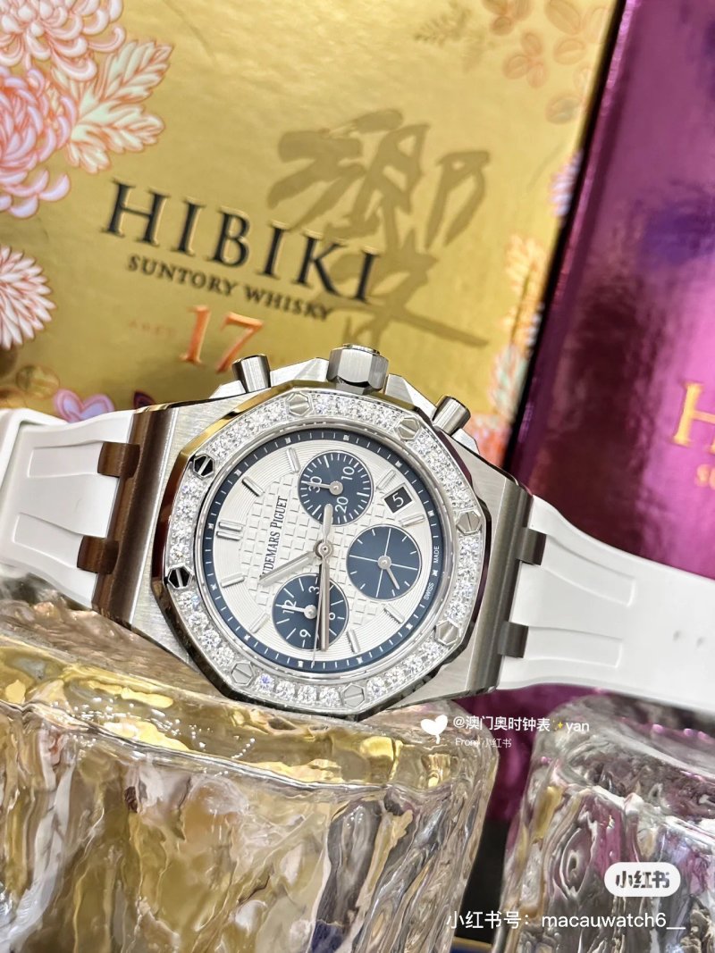 Audemars Piguet Royal Oak Chronograph Diamond Bezel White view