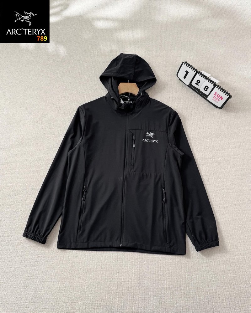 Descente UA Ice-Sense Sunblock Jacket Sage Green view