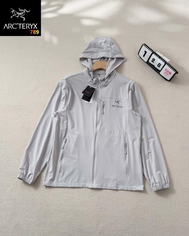 Descente UA Ice-Sense Sunblock Jacket Sage Green view