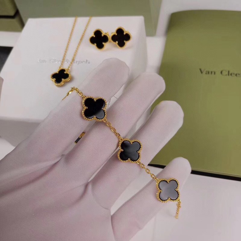 Van Cleef & Arpels Vintage Alhambra Gold Four-Leaf Clover Bracelet view
