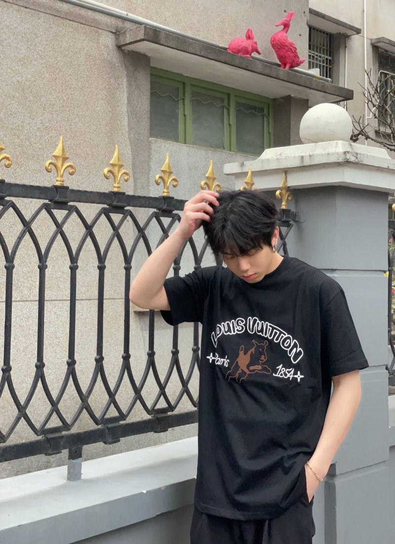 Louis Vuitton Paris Bear Black T-Shirt view
