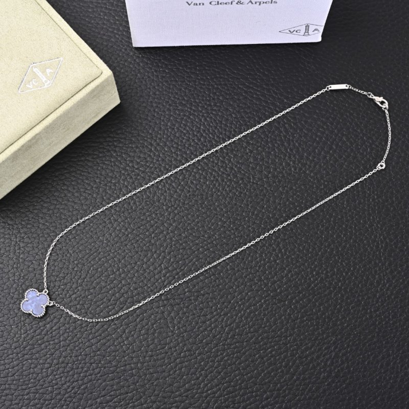 Van Cleef & Arpels Clover Pendant Necklace - Blue