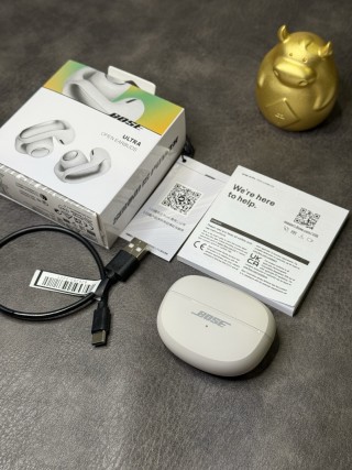 Bose Ultra Open-Ear Clip Wireless Earbuds White view 11