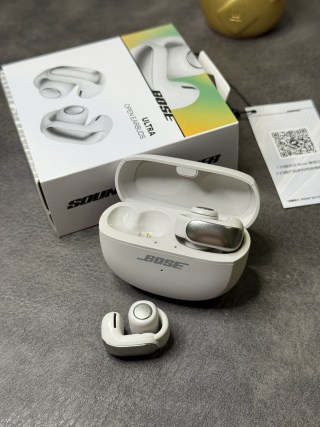 Bose Ultra Open-Ear Clip Wireless Earbuds White view 3