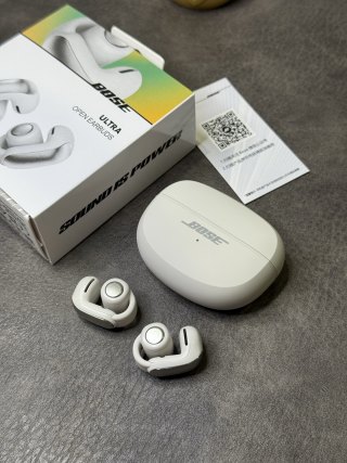 Bose Ultra Open-Ear Clip Wireless Earbuds White view 4