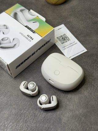 Bose Ultra Open-Ear Clip Wireless Earbuds White view 5