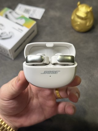 Bose Ultra Open-Ear Clip Wireless Earbuds White view 7