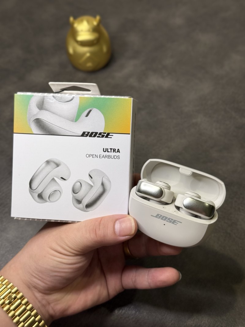 Bose Ultra Open-Ear Clip Wireless Earbuds White view