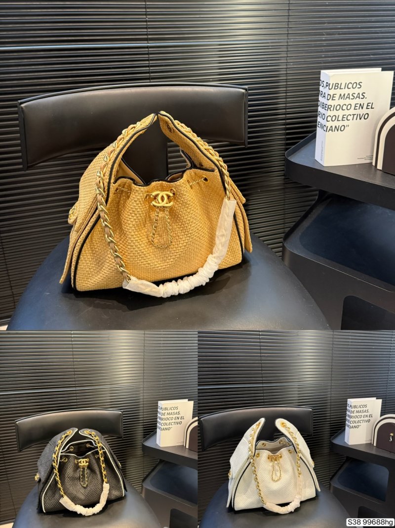 Chanel 25 Quilted Bucket Bag Gold/Cream