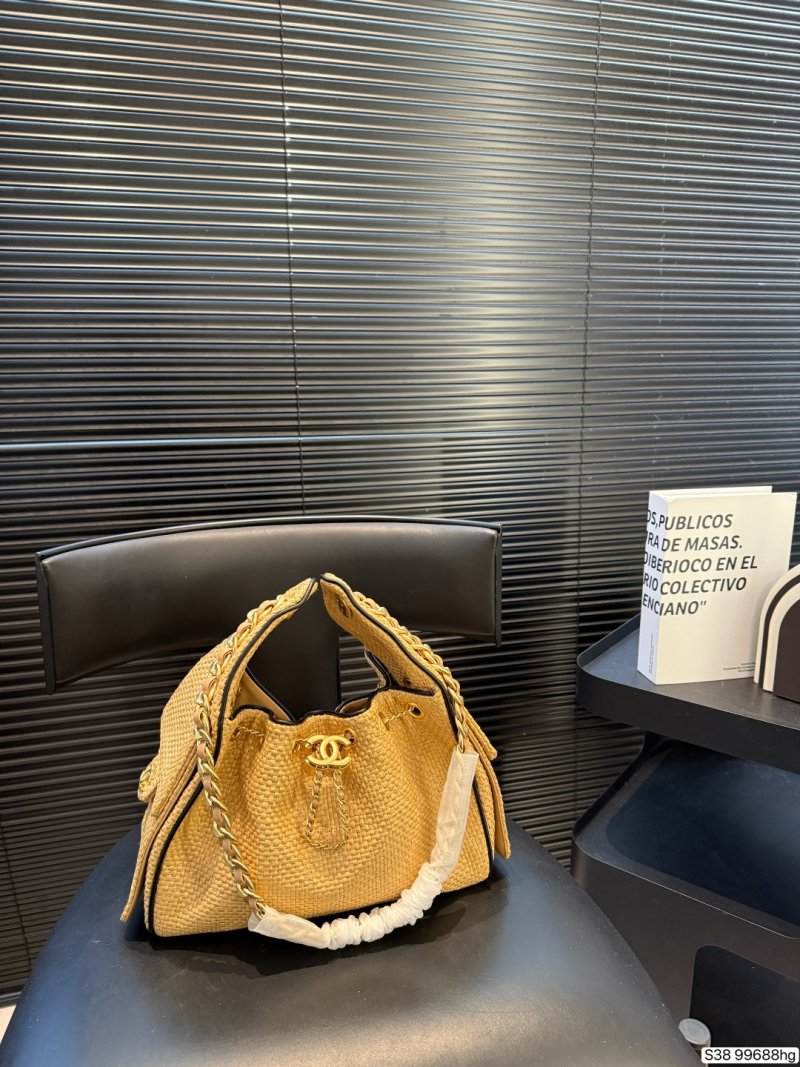 Chanel 25 Quilted Bucket Bag Gold/Cream view