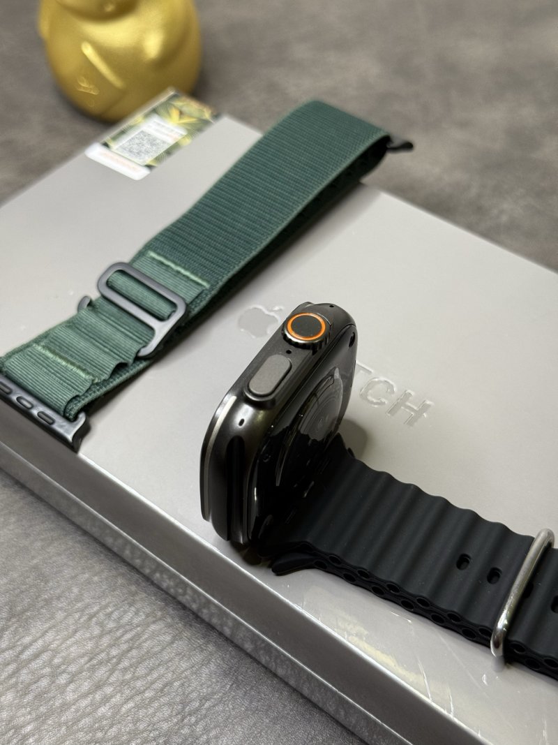 Apple Watch Ultra 2 Black Stainless Steel 46mm view
