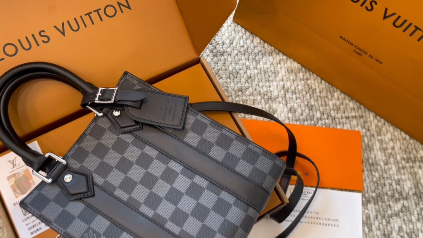Louis Vuitton Damier Graphite Messenger Bag Black