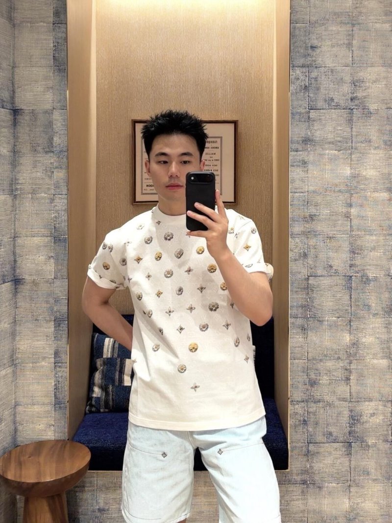 Louis Vuitton Monogram T-Shirt White view