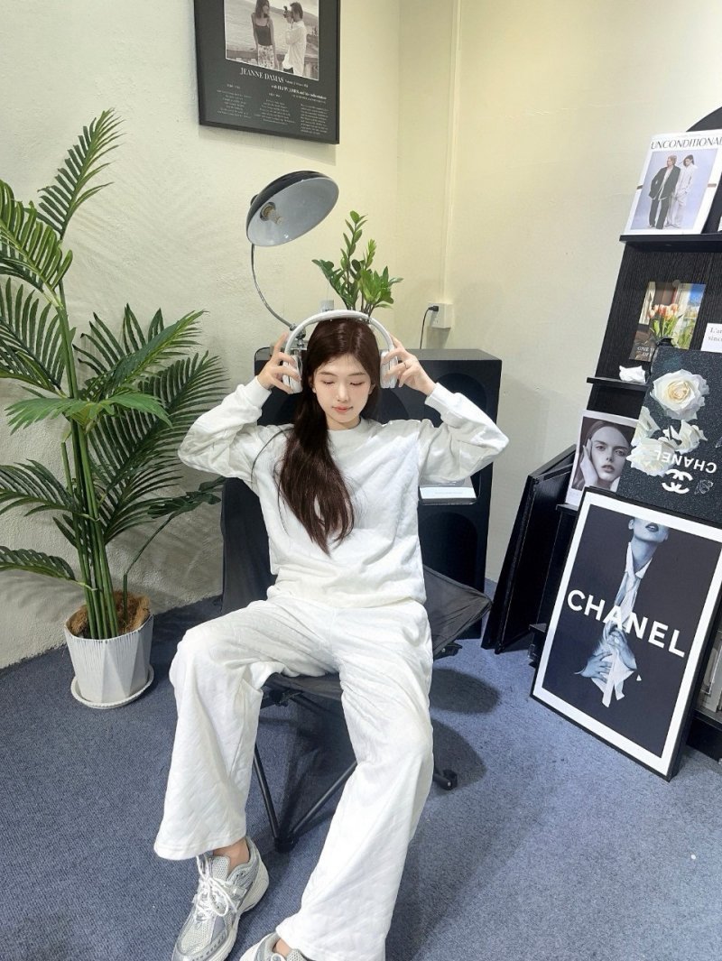 White High-Waist Straight Leg Jeans view