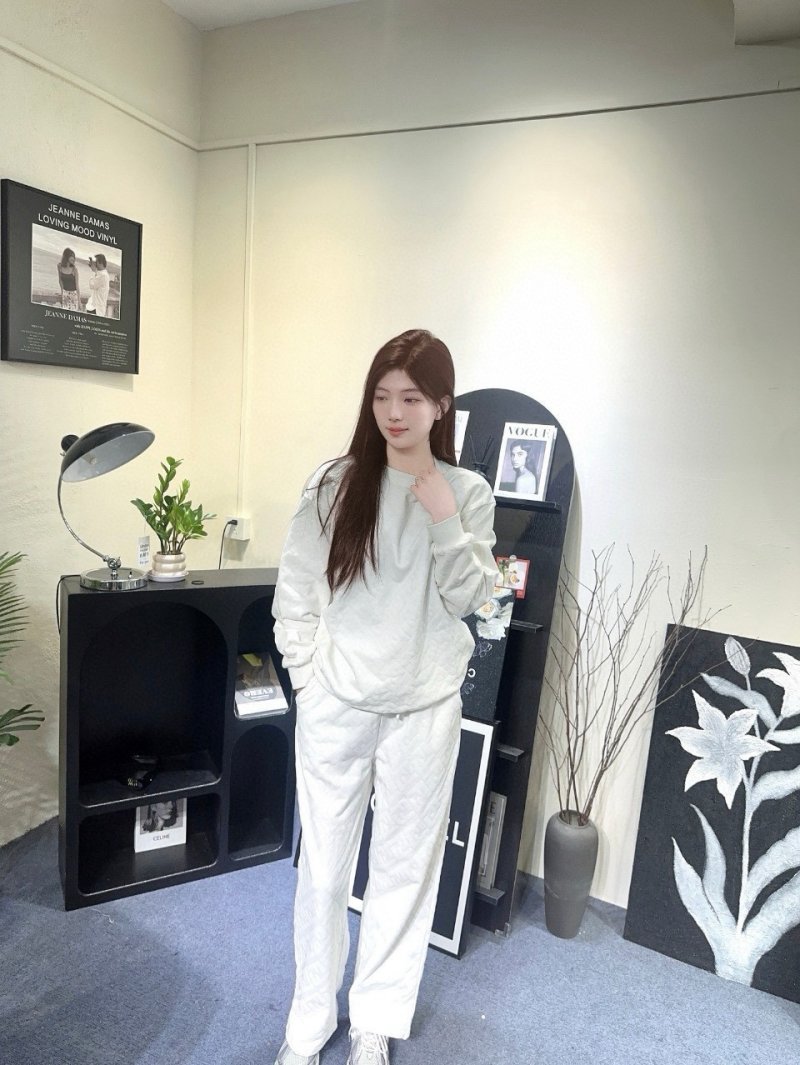 White High-Waist Straight Leg Jeans view