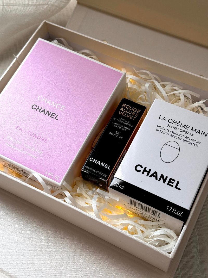 Chanel Cream Pearl Beaded Top Handle Box Bag view