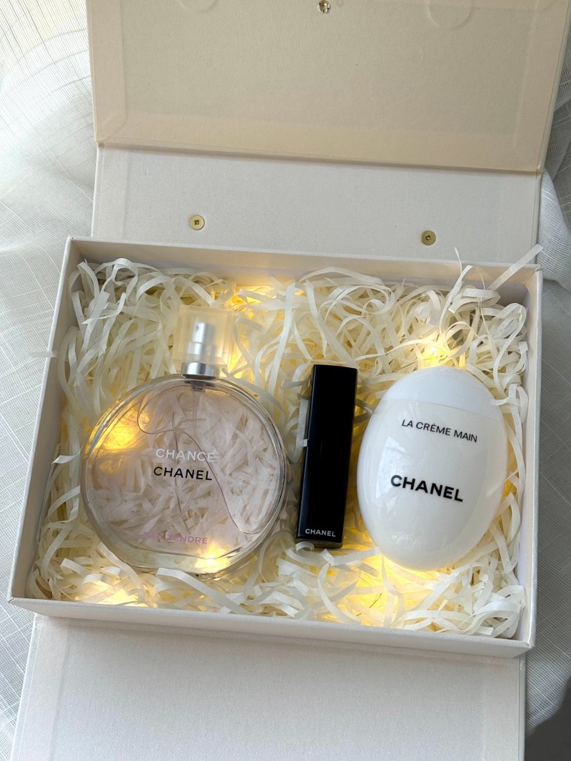 Chanel Cream Pearl Beaded Top Handle Box Bag view