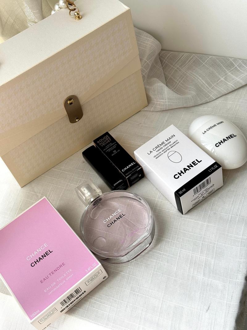 Chanel Cream Pearl Beaded Top Handle Box Bag view