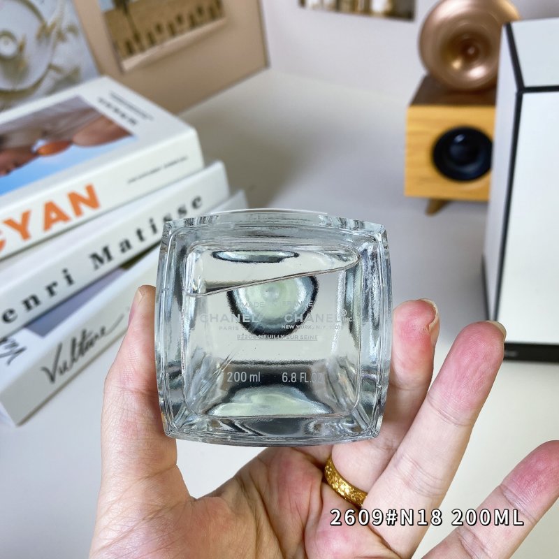 Chanel No. 18 Eau de Parfum 200ml view