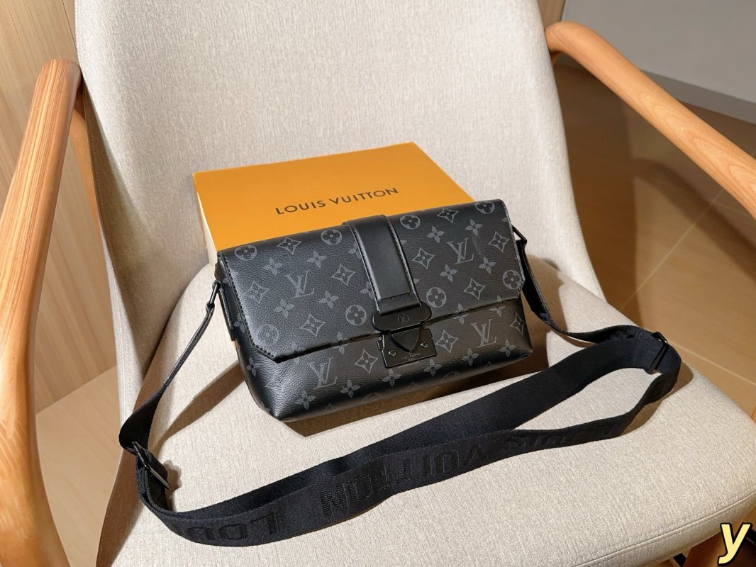 Louis Vuitton Monogram Canvas Black Messenger Crossbody Bag