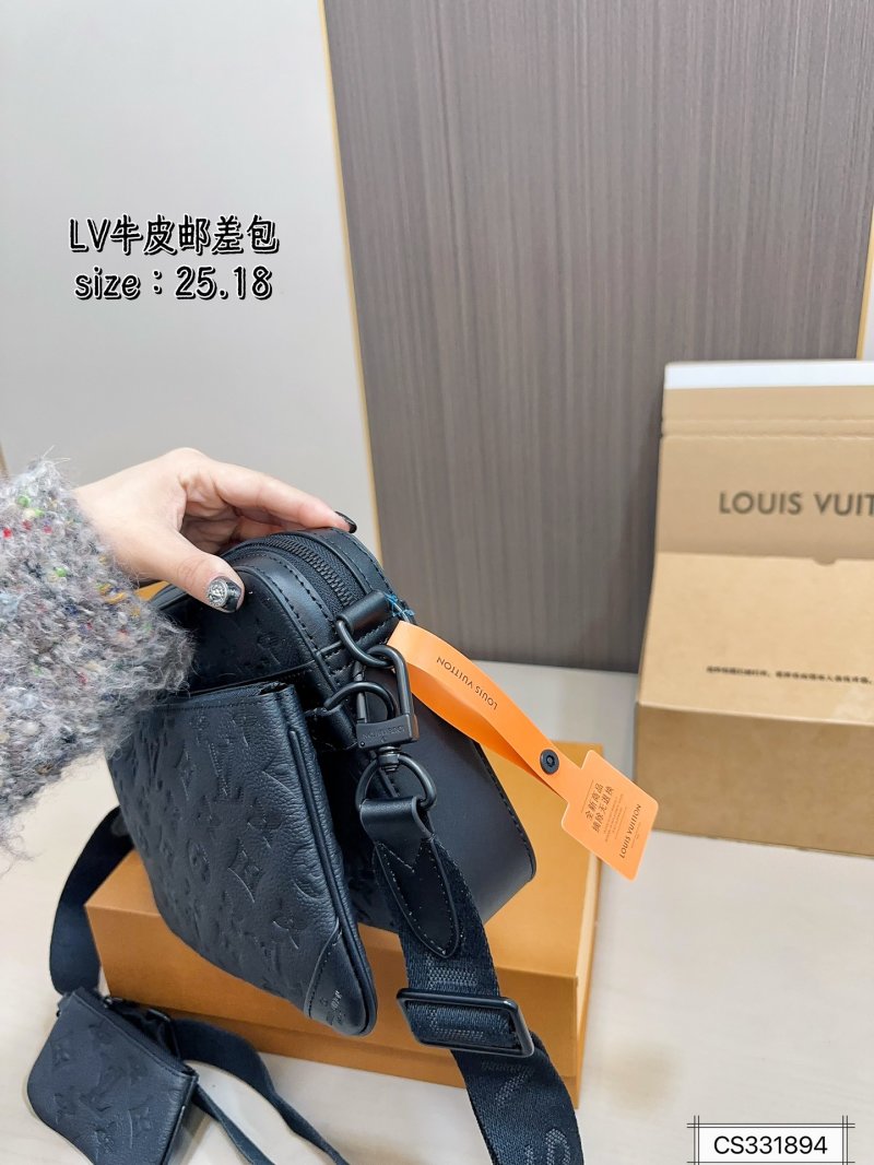 Louis Vuitton Men's Three-in-One Modular Messenger Bag Black view