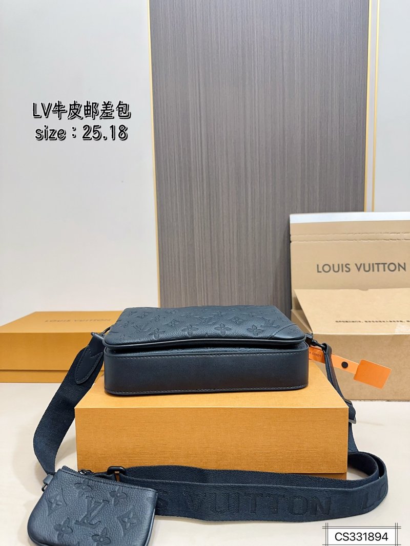 Louis Vuitton Men's Three-in-One Modular Messenger Bag Black view