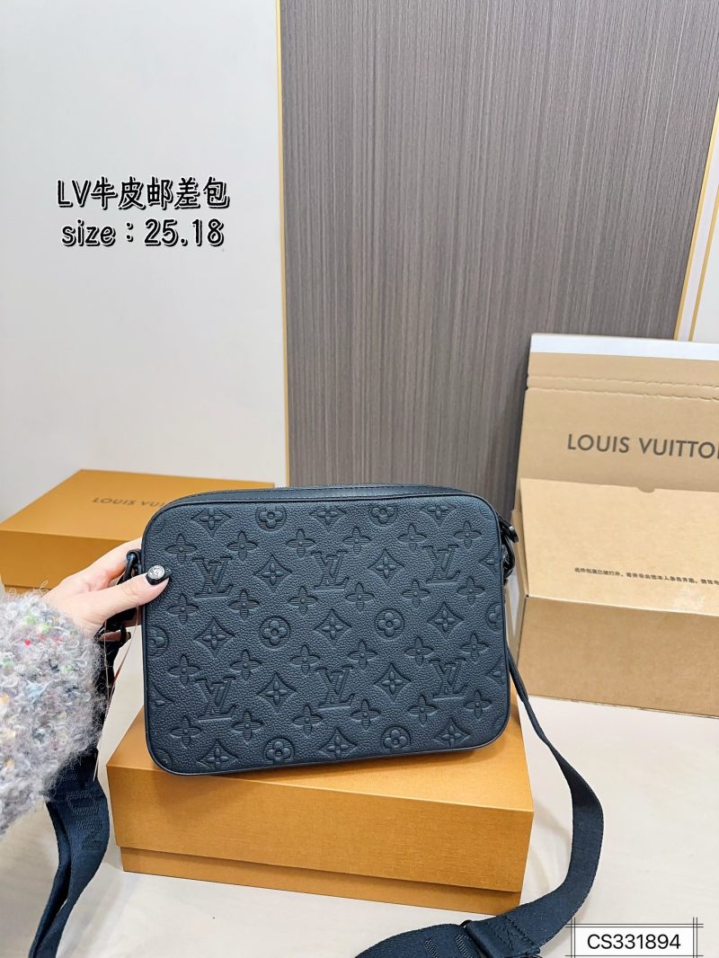 Louis Vuitton Men's Three-in-One Modular Messenger Bag Black view