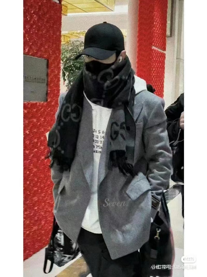 Gucci GG Jacquard Double-Face Wool Scarf Black view