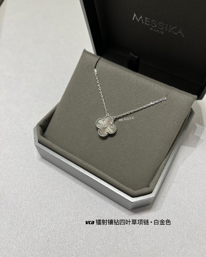 VCA Four-Leaf Clover Pendant Necklace – White Gold
