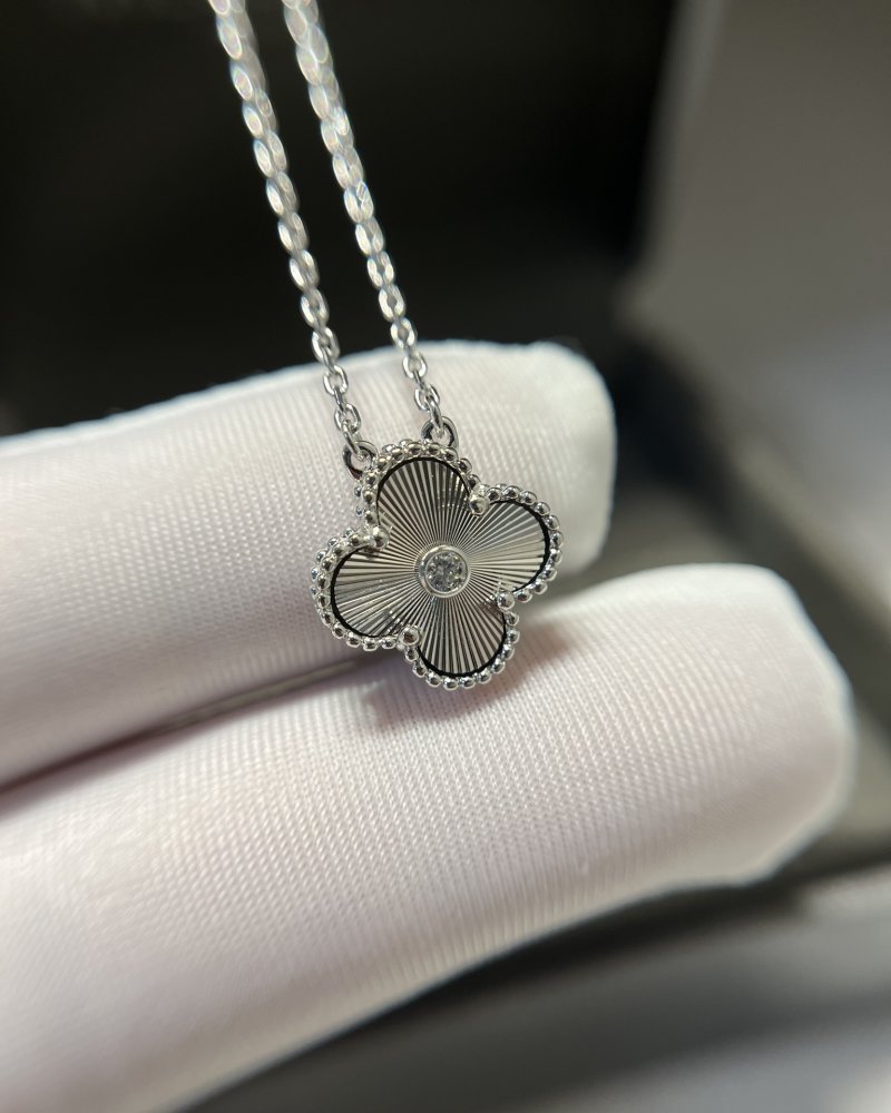 VCA Four-Leaf Clover Pendant Necklace – White Gold view