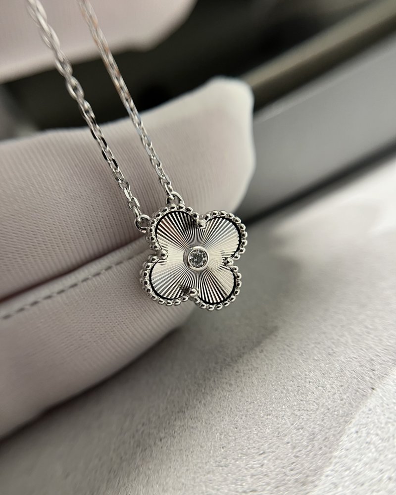VCA Four-Leaf Clover Pendant Necklace – White Gold view