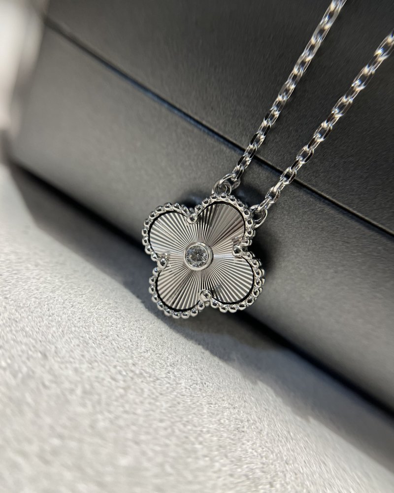 VCA Four-Leaf Clover Pendant Necklace – White Gold view
