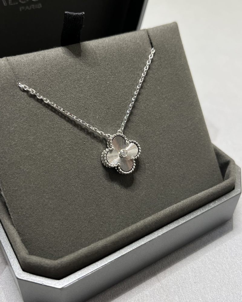 VCA Four-Leaf Clover Pendant Necklace – White Gold view