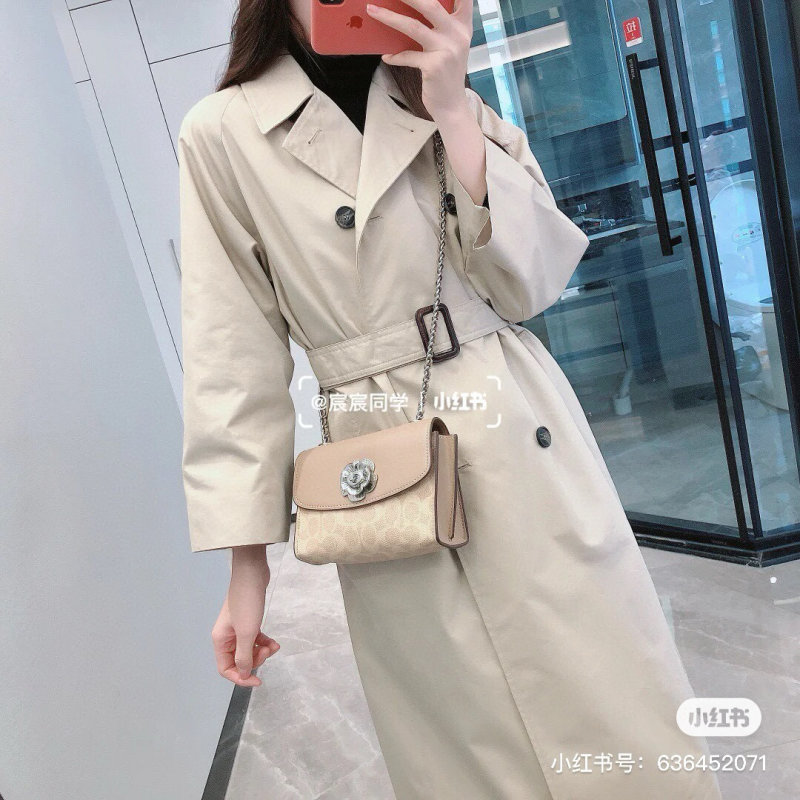 Cream Leather Chain Shoulder Bag with Metal Lion Detail