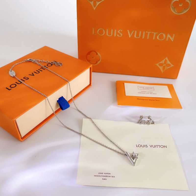 Louis Vuitton Double V Diamond Pendant Necklace Silver view