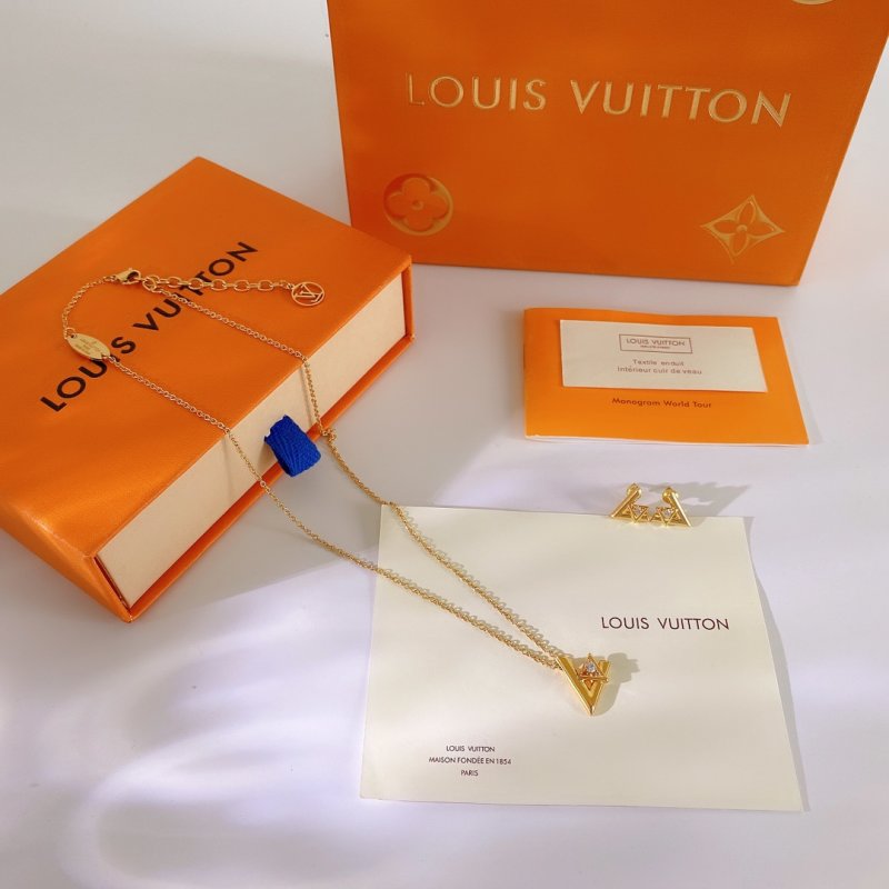 Louis Vuitton Double V Diamond Pendant Necklace Silver view