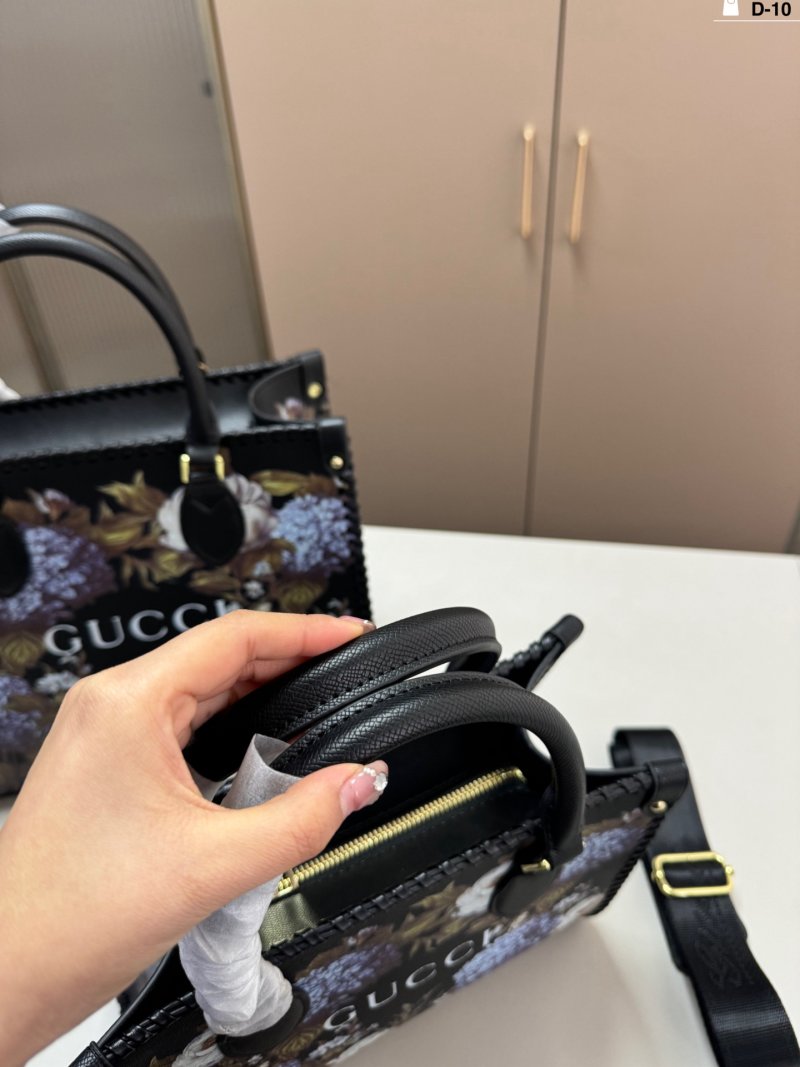 Gucci Floral Print Tote Bag Black view